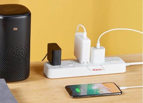 aigo分控大間距插線板 時(shí)尚更實(shí)用